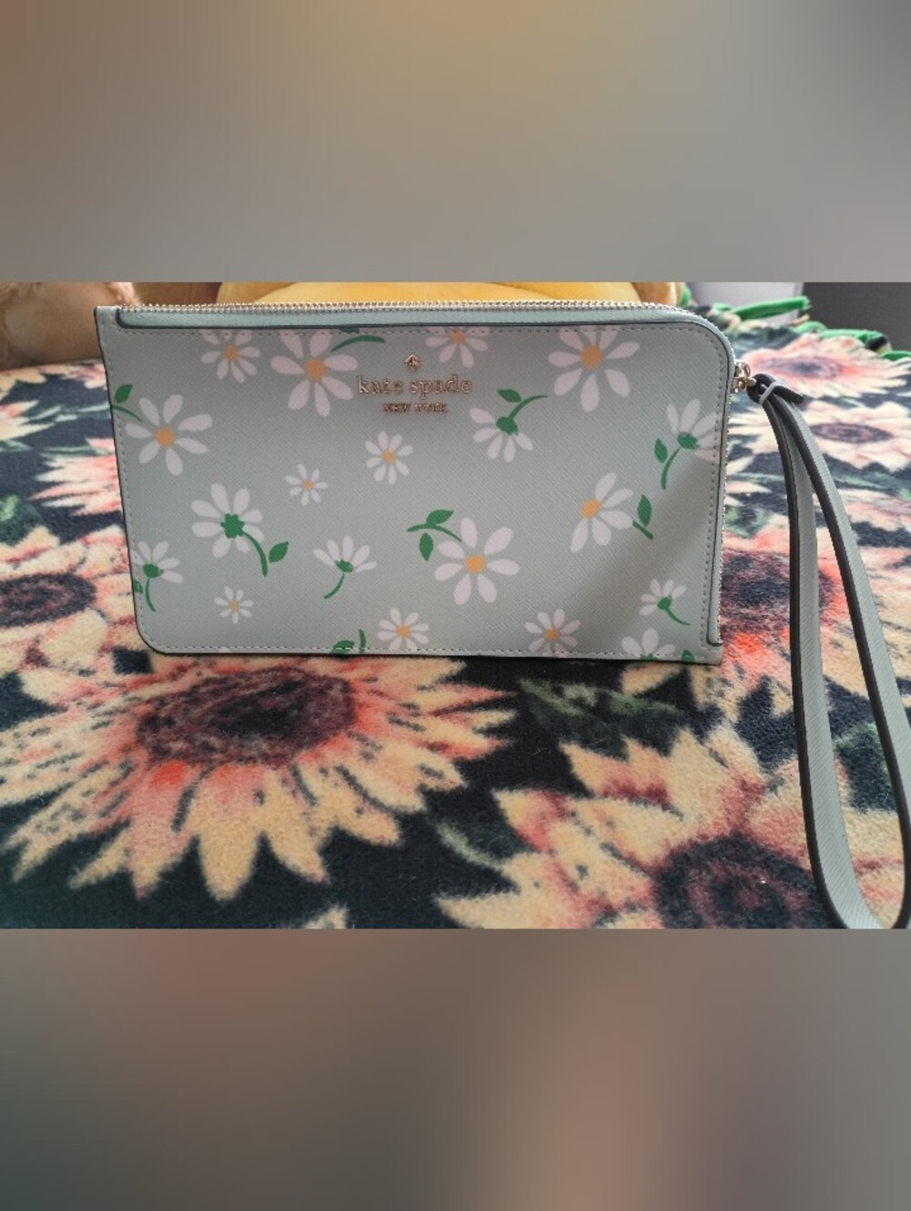 Kate Spade Lucy Day Tripper Daisy Medium L-Zip - Picture 8 of 8
